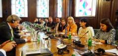 20 November 2014 The Chairperson and members of the European Integration Committee in meeting with the EU Commissioner for European Neighbourhood Policy and Enlargement Negotiations 